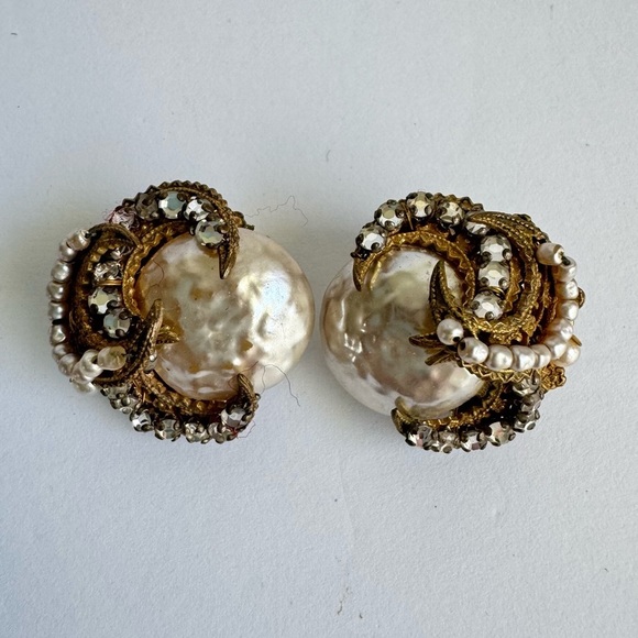 Miriam Haskell Clip Earrings Baroque Pearl Celestial Gold Tone 50s Rhinestone - Picture 3 of 12